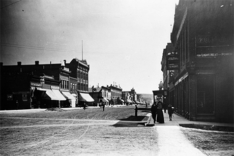 This photo taken in the early 20th century shows Harrison Avenue around the 600 block. See the next photo for a detail with Amter’s building.