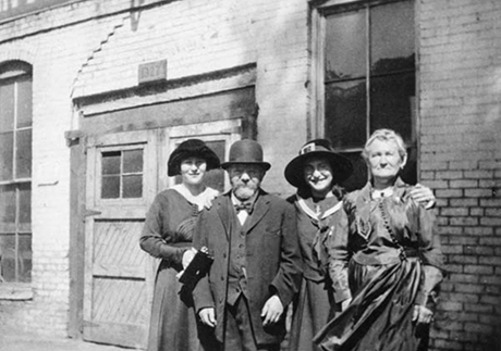 Left to right: Lottie, Hyman, Sadie, and Celia Isaacs between 1916-1918.